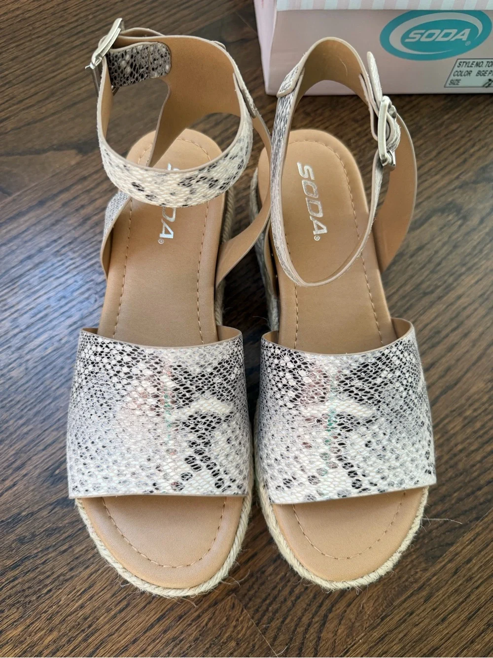 Soda Women's Espadrille Wedge Sandals Snake Print Size 7.5 M NEW